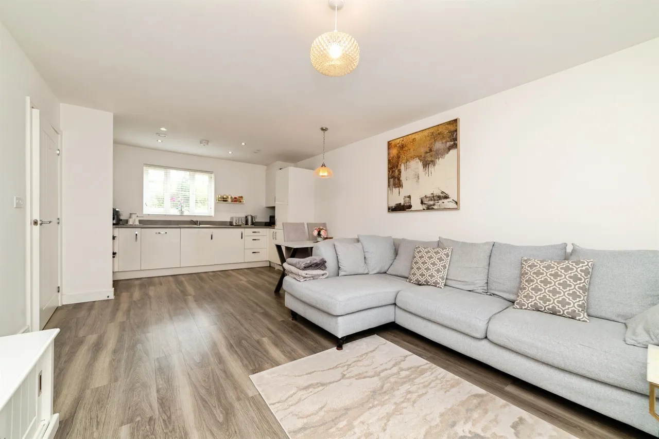 2 bed flat for sale — Milk Churn Way, Woolmer Green, KNEBWORTH