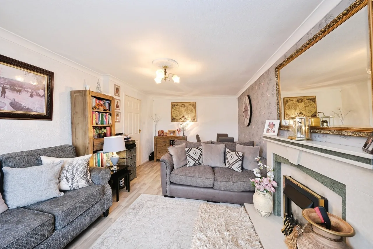 Worcester Avenue, Mansfield Woodhouse, Mansfield, Nottinghamshire, NG19, photo 2