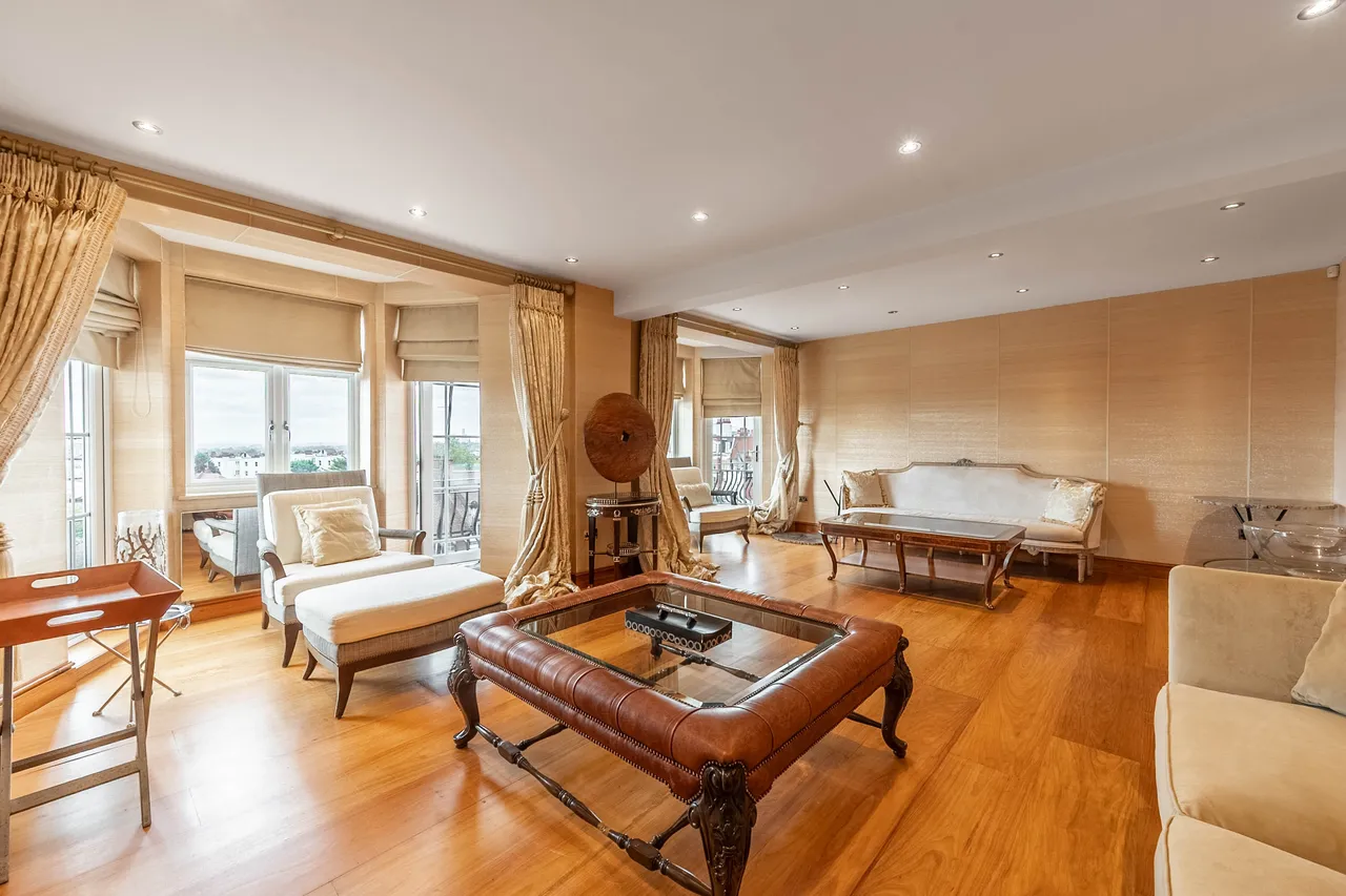 3 bed flat to rent — 25 Palace Court, 250 Finchley Road, London