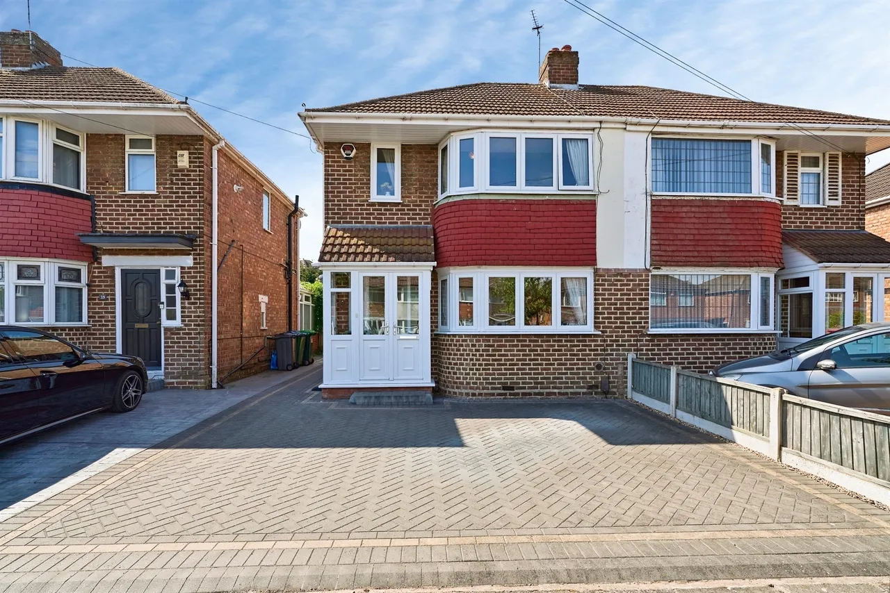 2 bed house for sale — Cherry Tree Avenue, Walsall