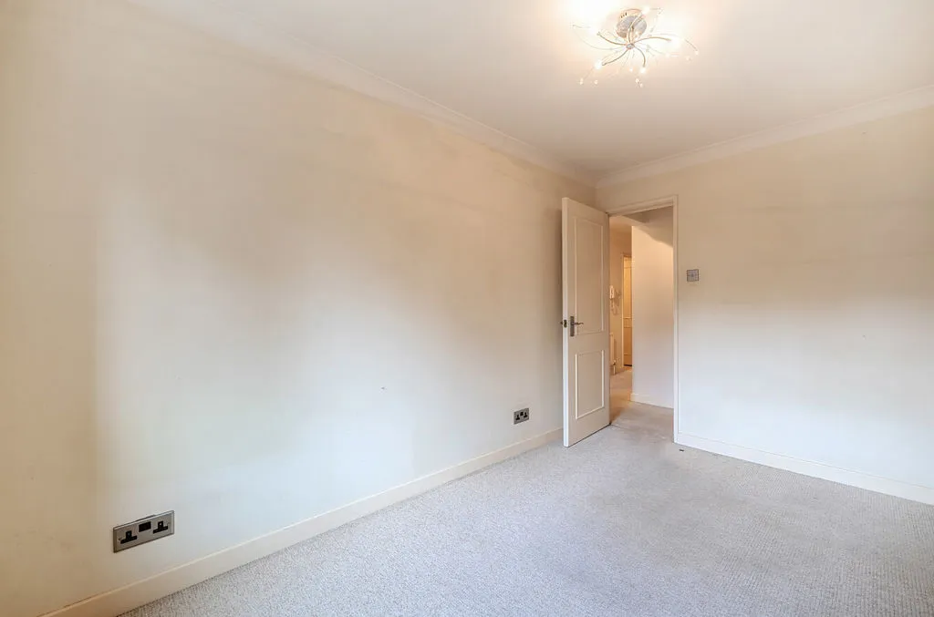 Lansdowne Road, Purley CR8 2PJ, photo 16