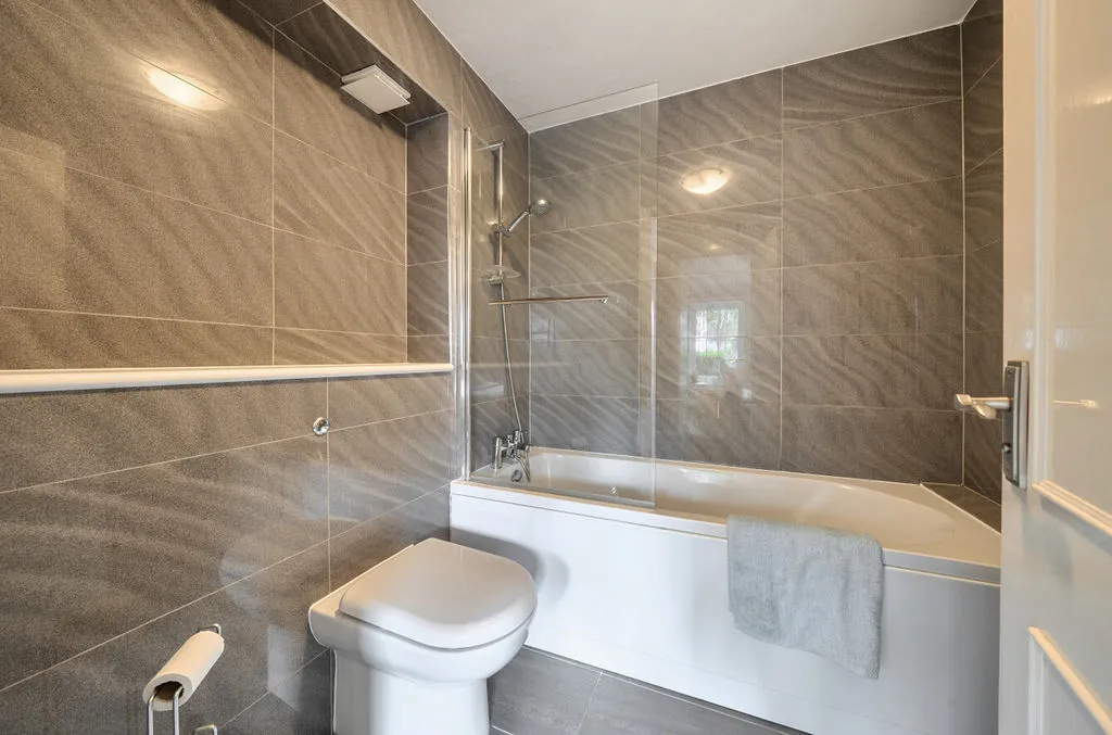 Lansdowne Road, Purley CR8 2PJ, photo 9