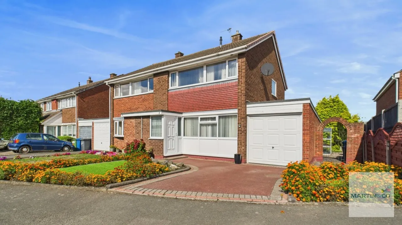 3 bed house for sale — Appian Close, Two Gates, Tamworth