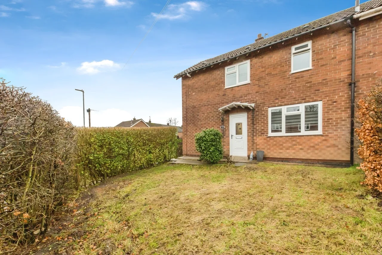 2 bed house for sale — Dover Road, Macclesfield, SK10