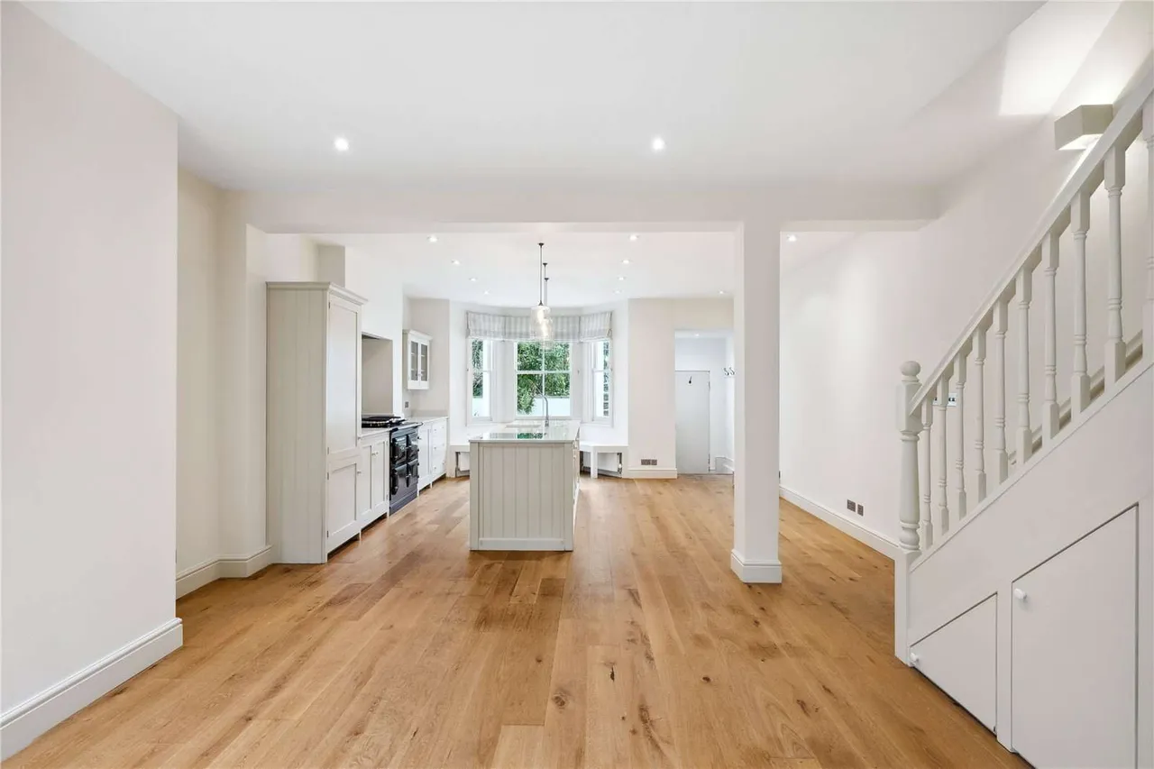 Westcroft Square, London, W6, photo 10