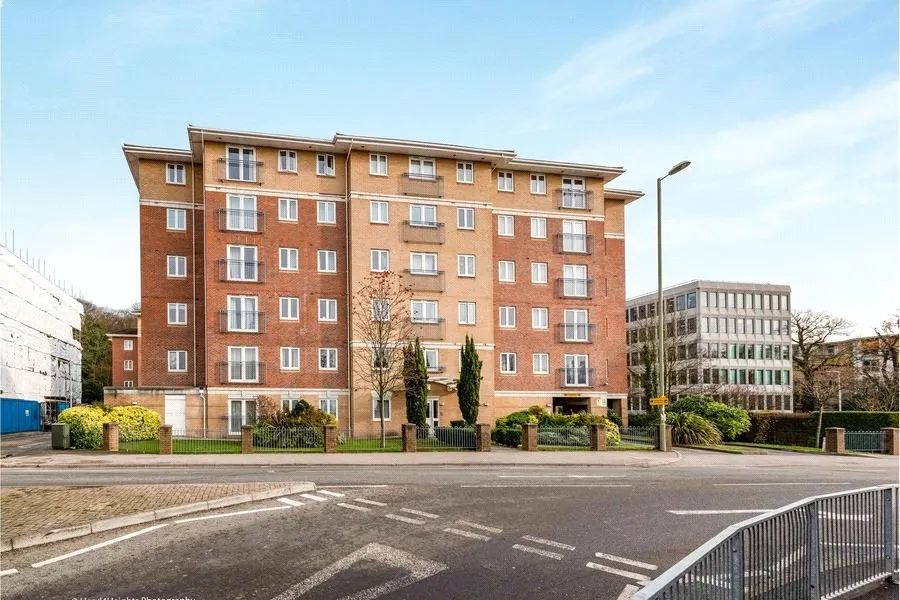 2 bed flat for sale, Farnborough Road, Farnborough, GU14