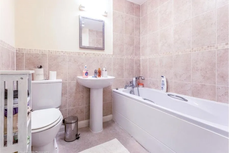 Farnborough Road, Farnborough, GU14, photo 8
