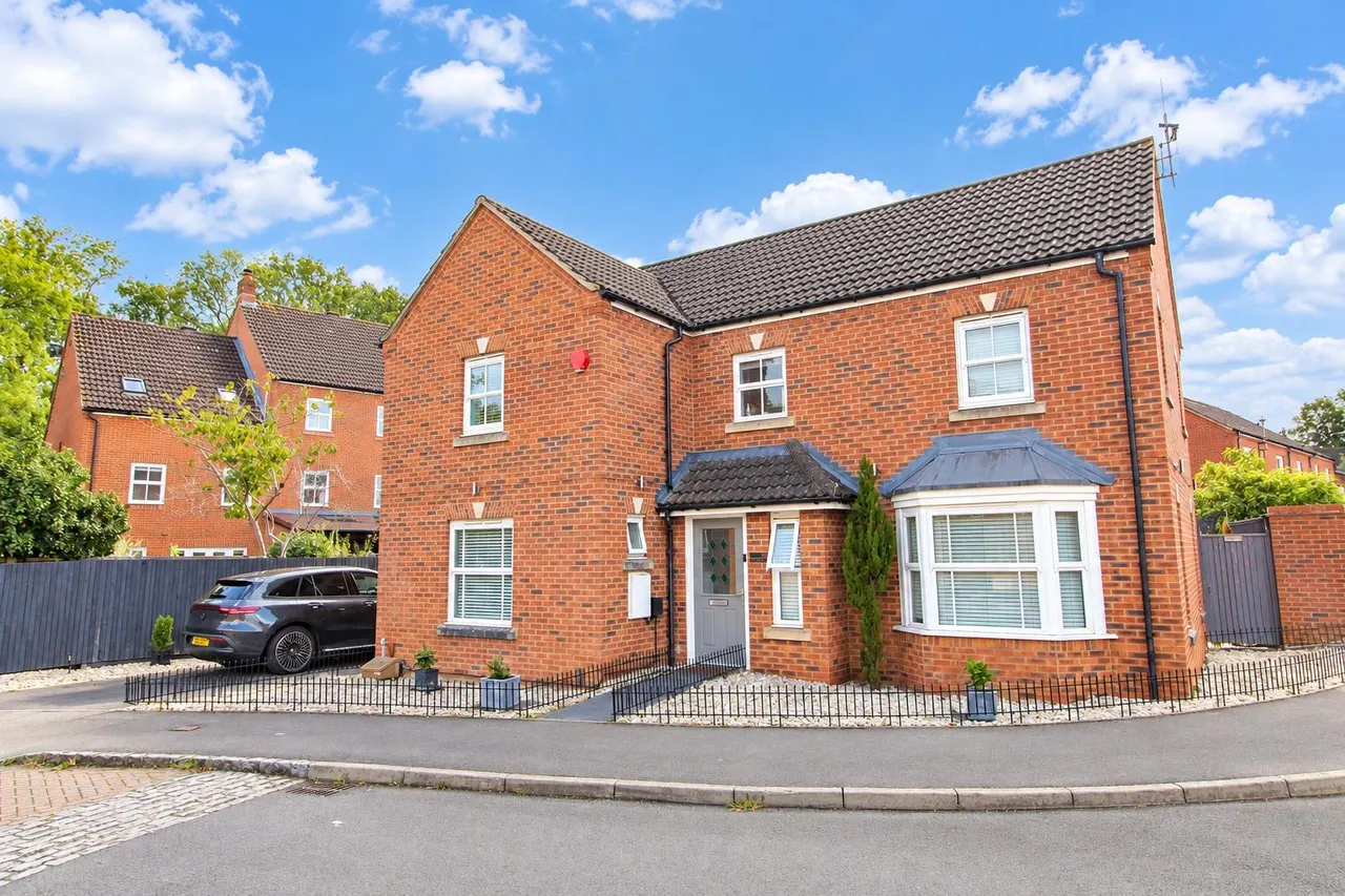 4 bed house for sale, Victoria Gardens, Wokingham, RG40