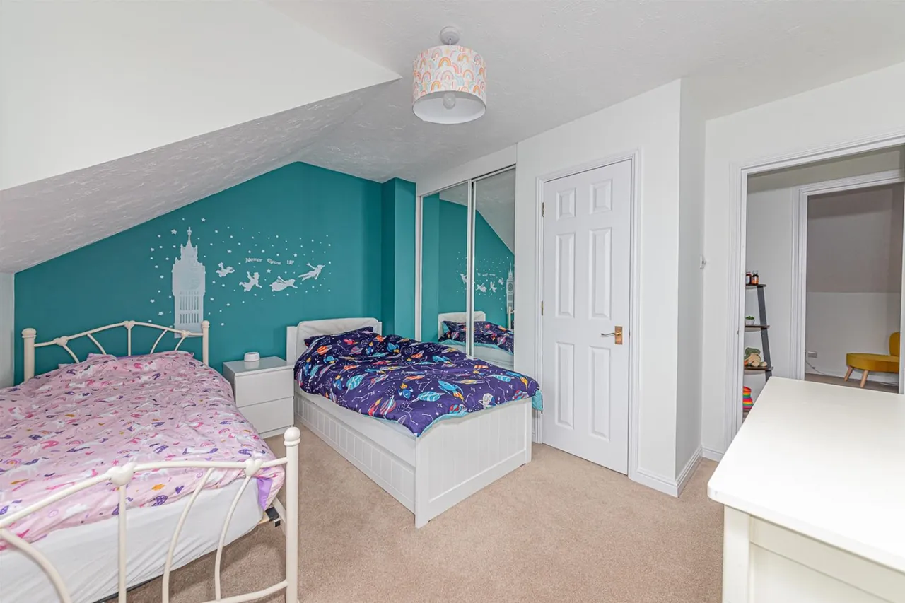 Ferns Mead, Farnham, photo 7