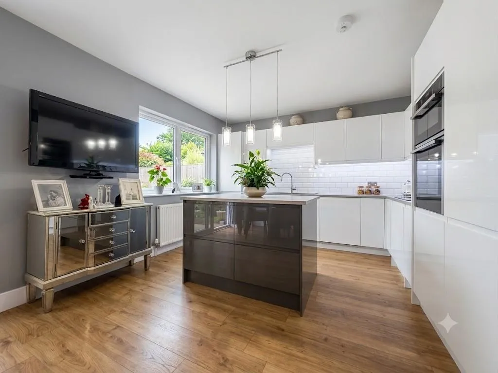 Grants Close, Mill Hill, NW7, photo 3