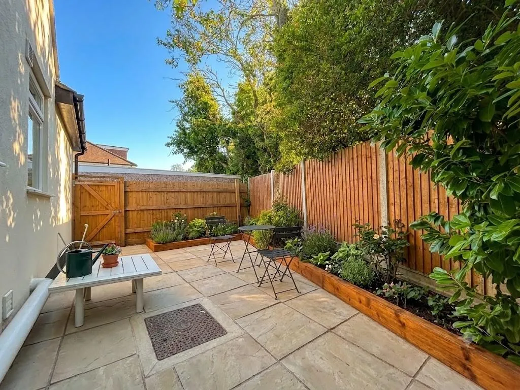 Grants Close, Mill Hill, NW7, photo 13