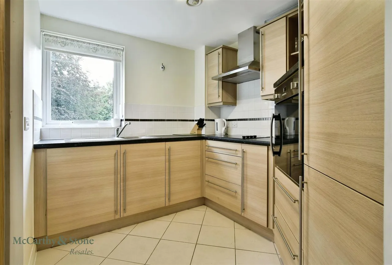 Station Approach, Cheadle Hulme, SK8, photo 11