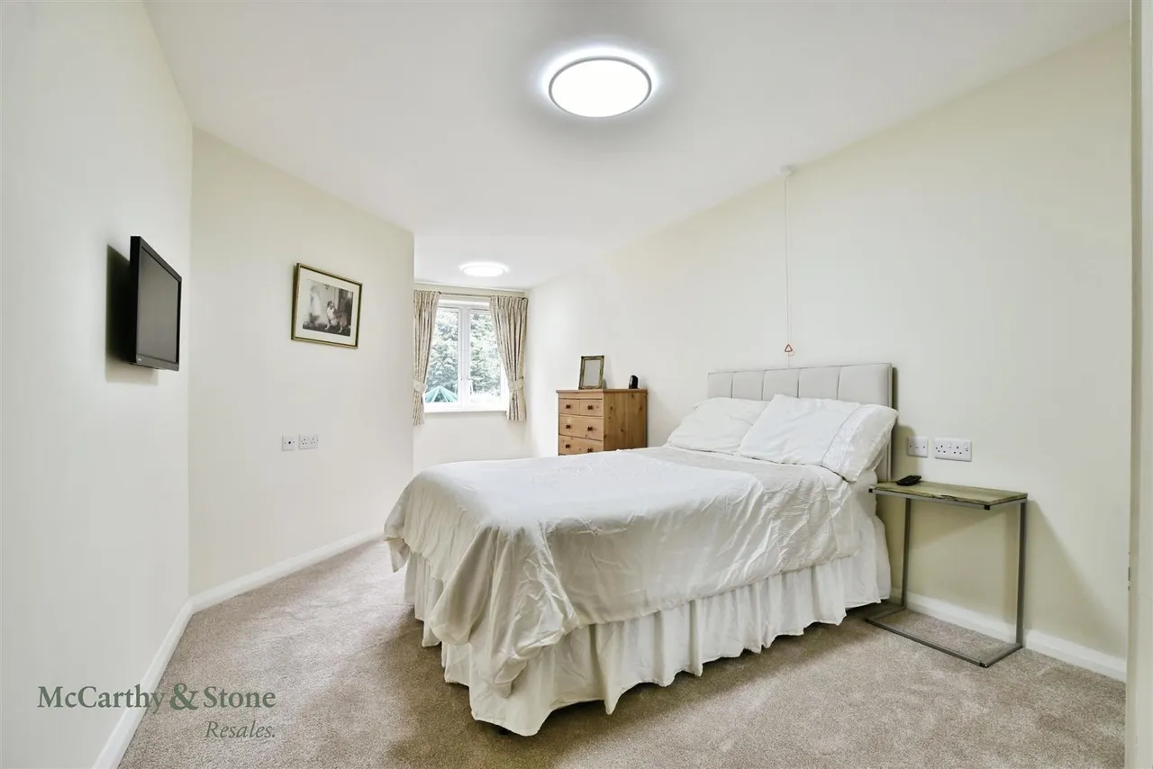 Station Approach, Cheadle Hulme, SK8, photo 12