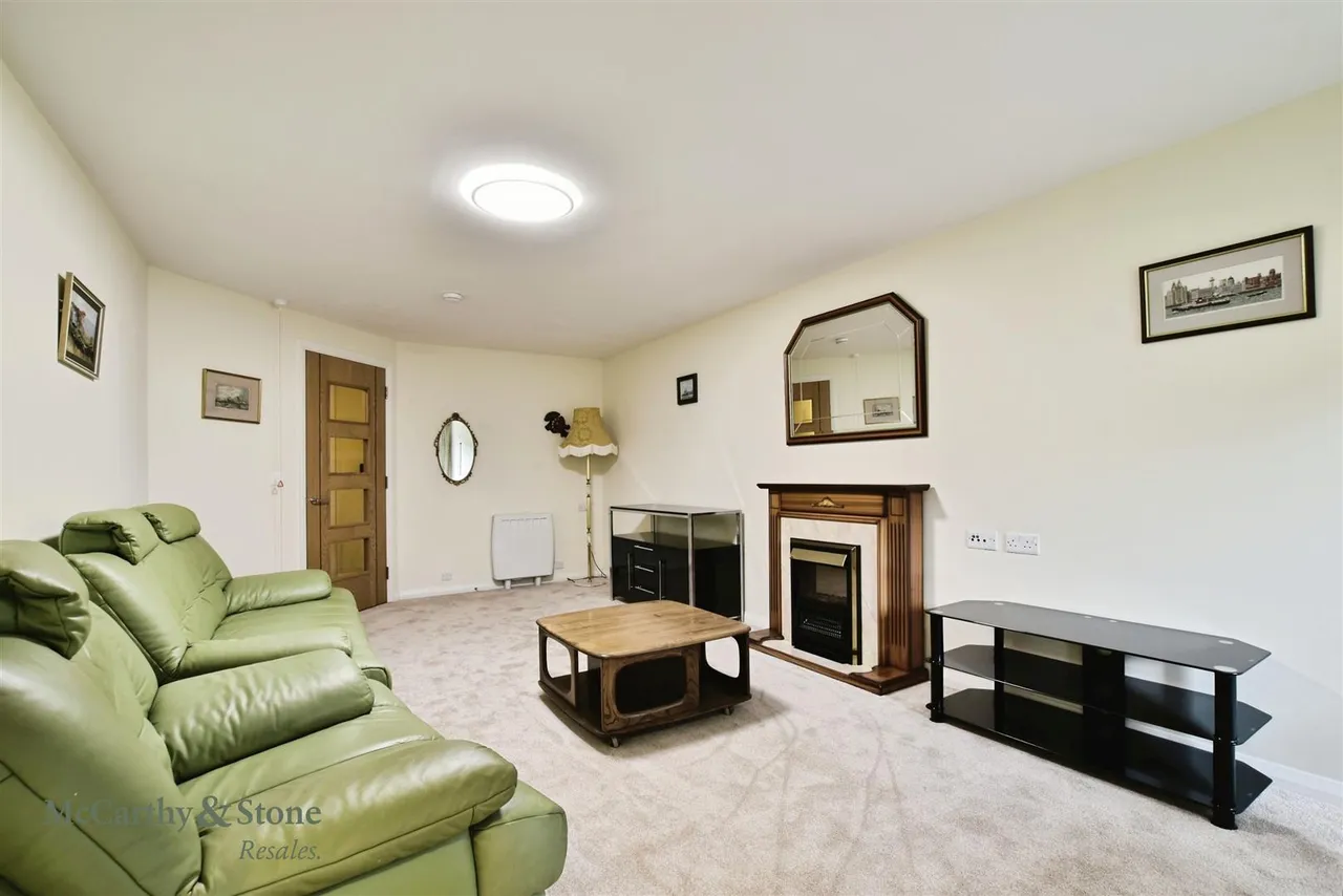 Station Approach, Cheadle Hulme, SK8, photo 7