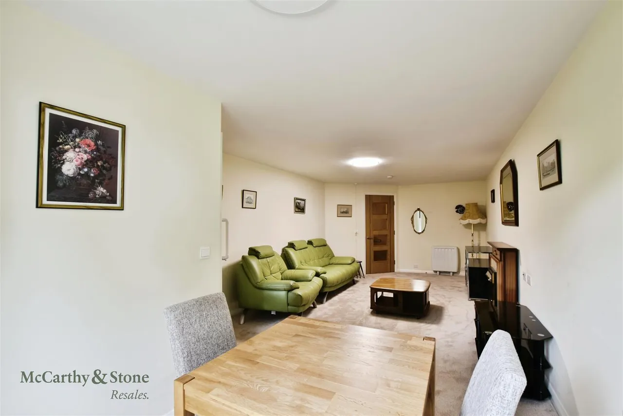 Station Approach, Cheadle Hulme, SK8, photo 8