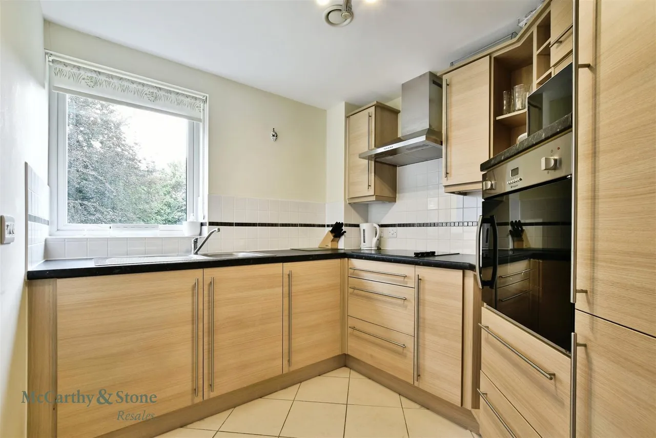 Station Approach, Cheadle Hulme, SK8, photo 10