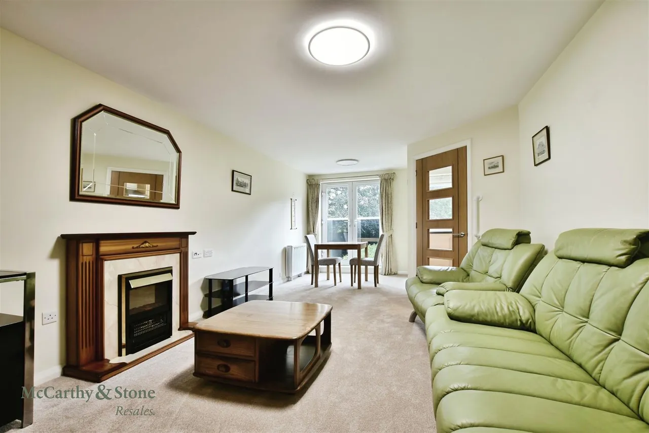 Station Approach, Cheadle Hulme, SK8, photo 6