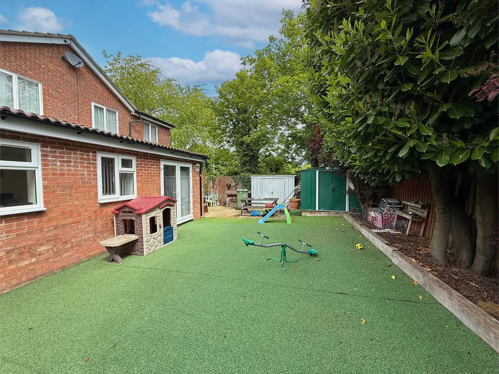 Longbrooke, Houghton Regis LU5 5QX, photo 21