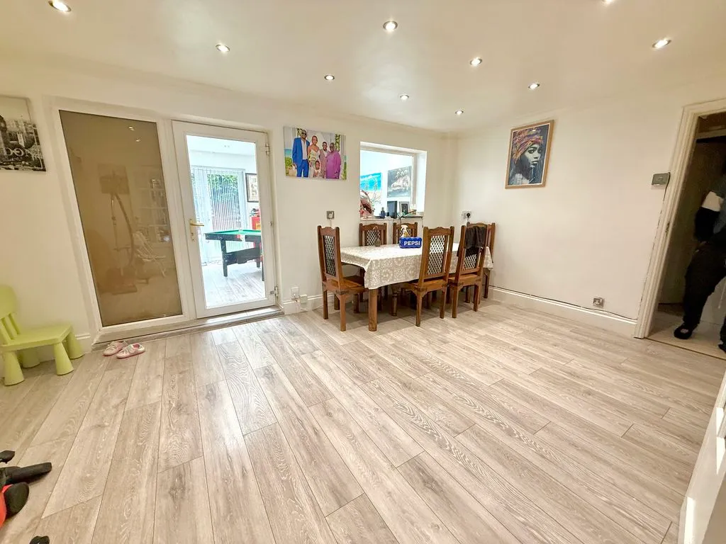 Longbrooke, Houghton Regis LU5 5QX, photo 2