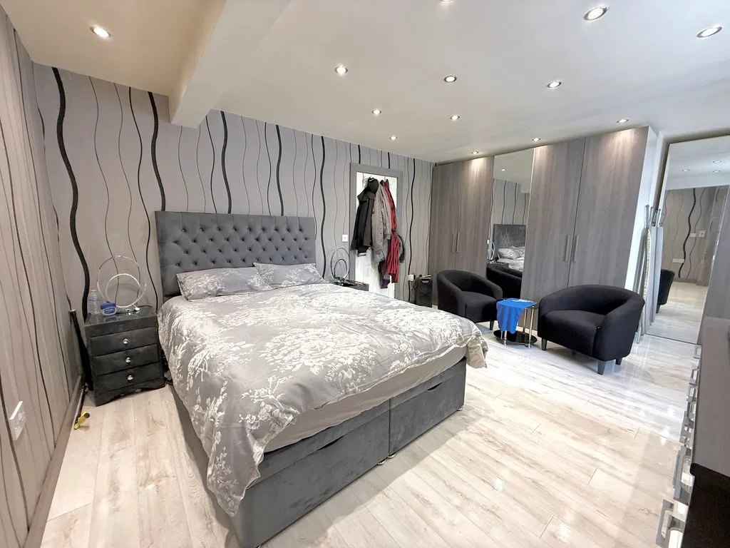 Longbrooke, Houghton Regis LU5 5QX, photo 13