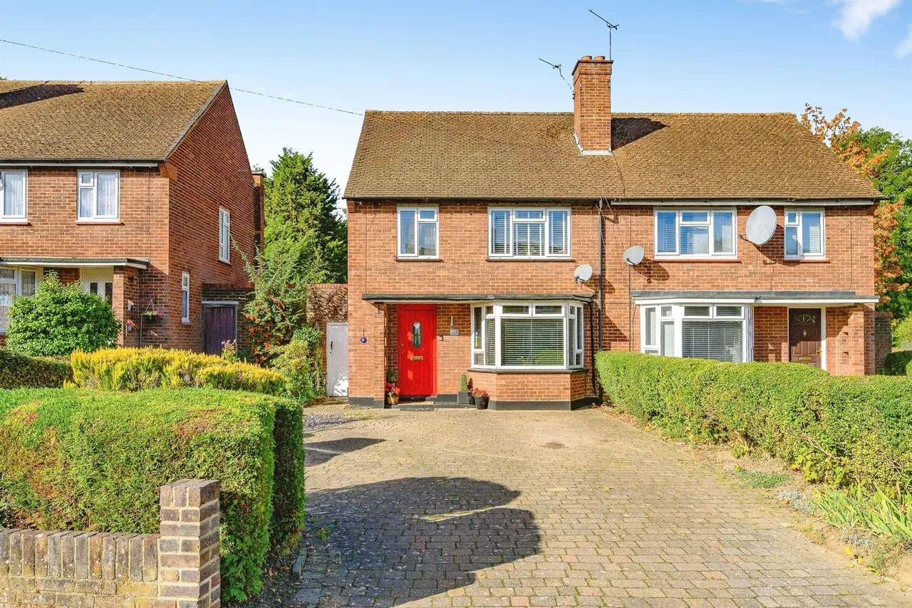 3 bed house for sale, Coates Way, Watford, WD25