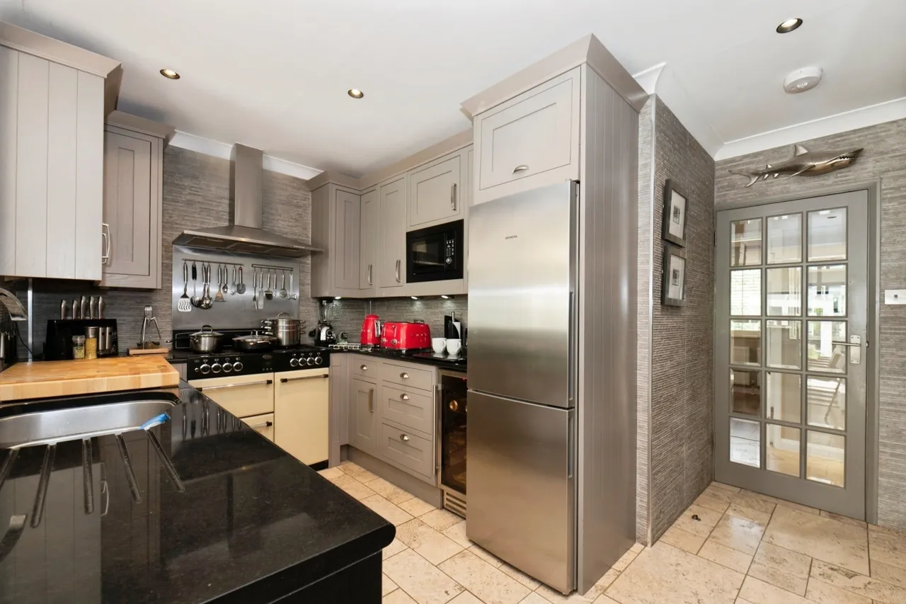 Forest Lane, East Horsley, KT24, photo 21