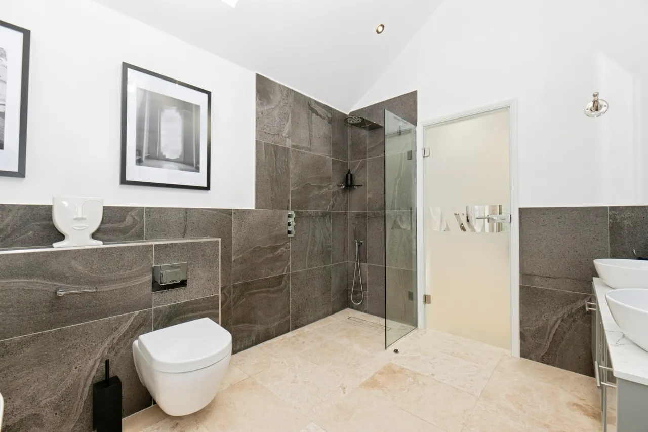 Forest Lane, East Horsley, KT24, photo 18