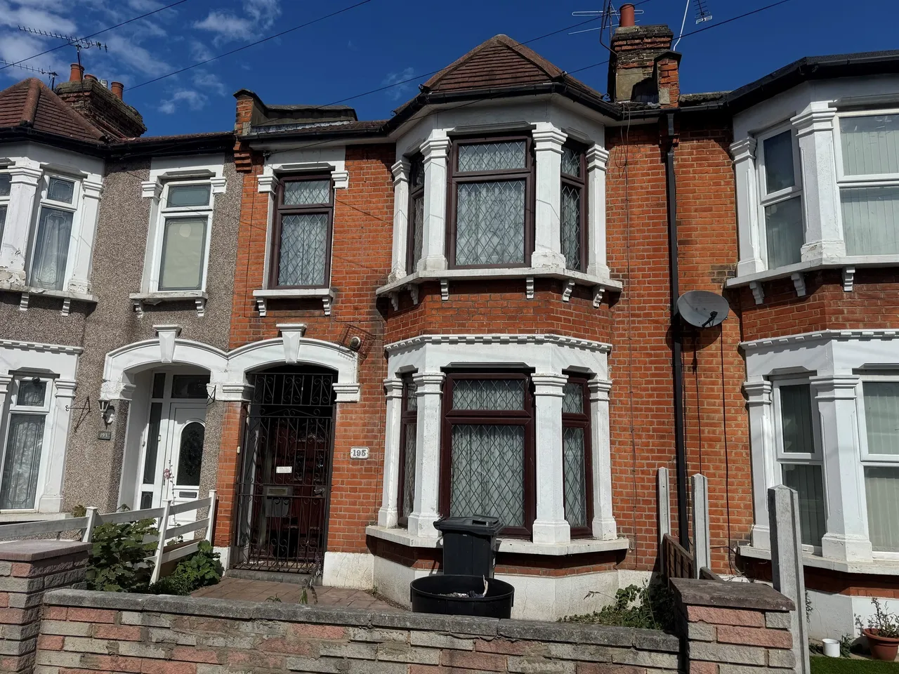 2 bed house for sale — Kingston Road, Ilford