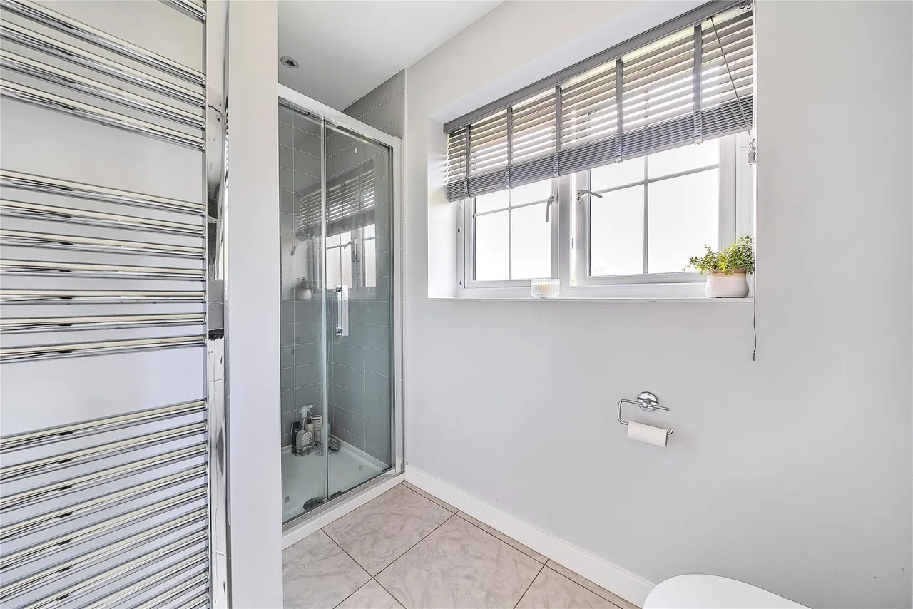 Damson Drive, Halstead, Sevenoaks, Kent, TN14, photo 16