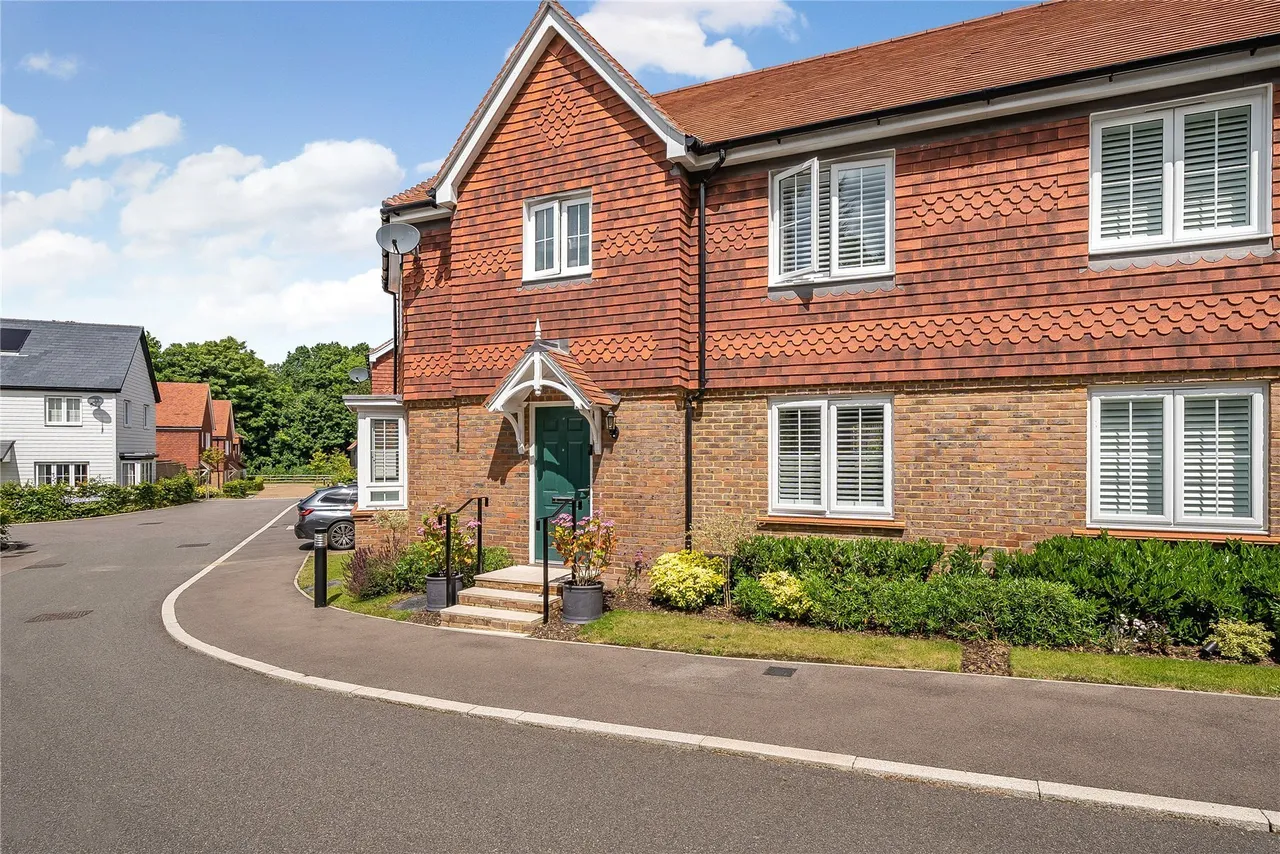 Damson Drive, Halstead, Sevenoaks, Kent, TN14, photo 18