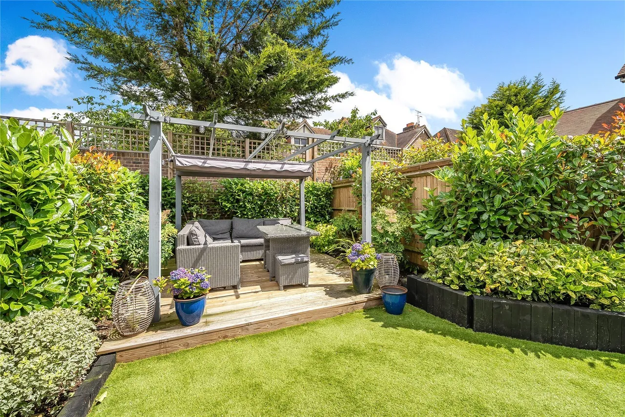 Damson Drive, Halstead, Sevenoaks, Kent, TN14, photo 8