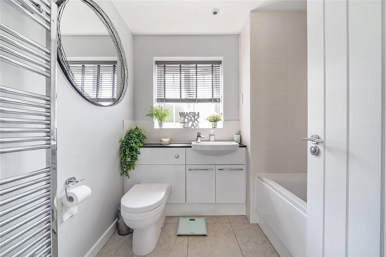 Damson Drive, Halstead, Sevenoaks, Kent, TN14, photo 14