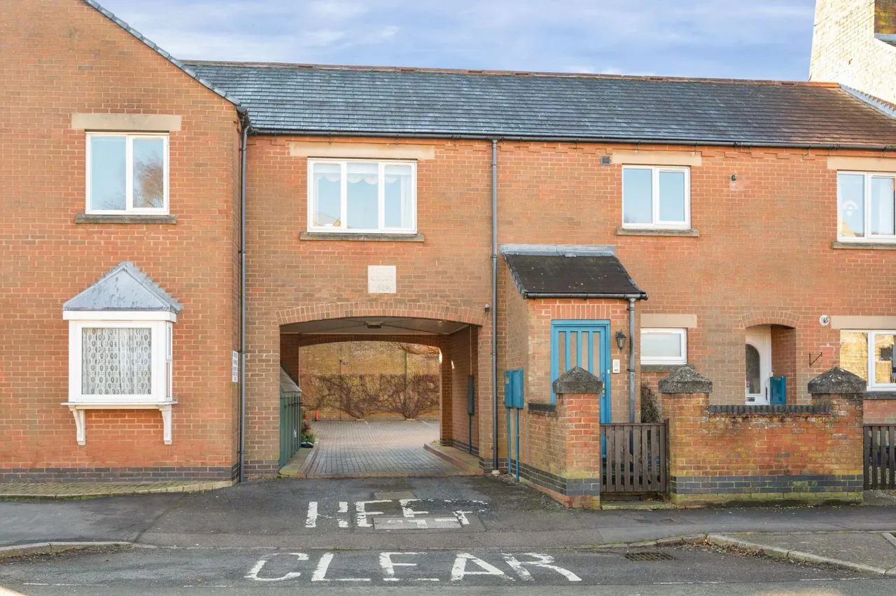 2 bed flat for sale, South Street, Baines Court South Street, LE15