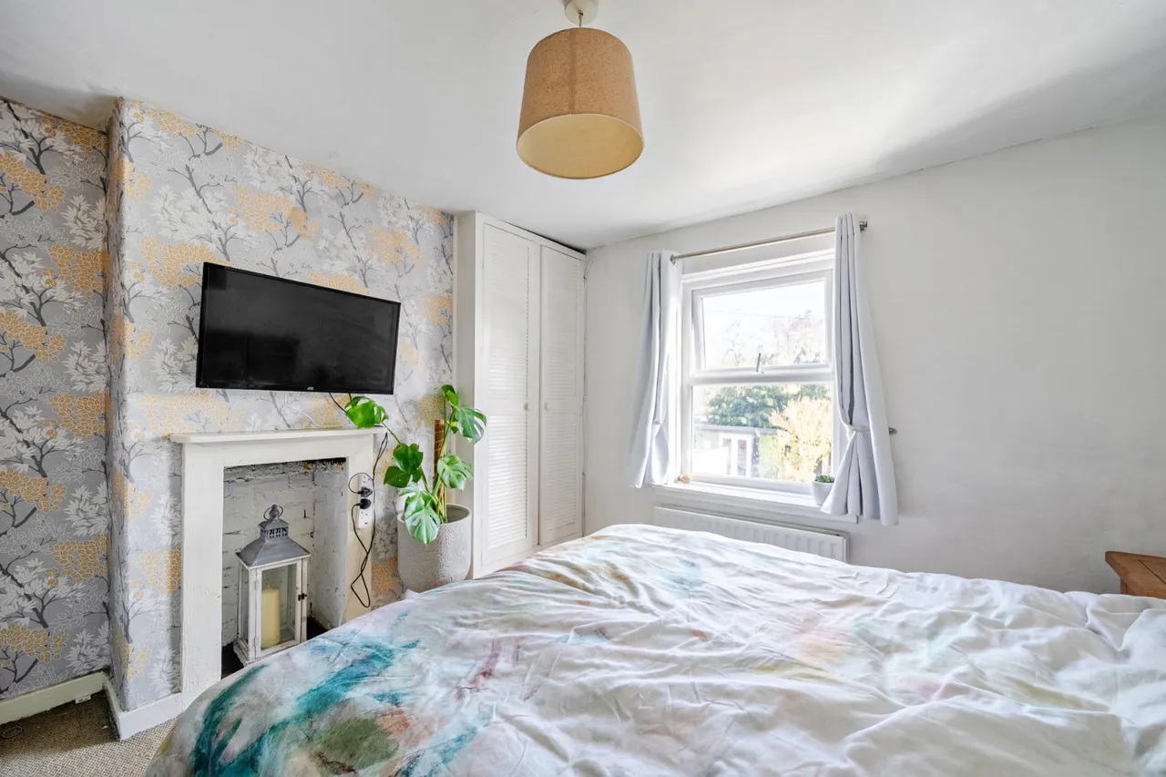 Kings Road, Farncombe, GU7, photo 9