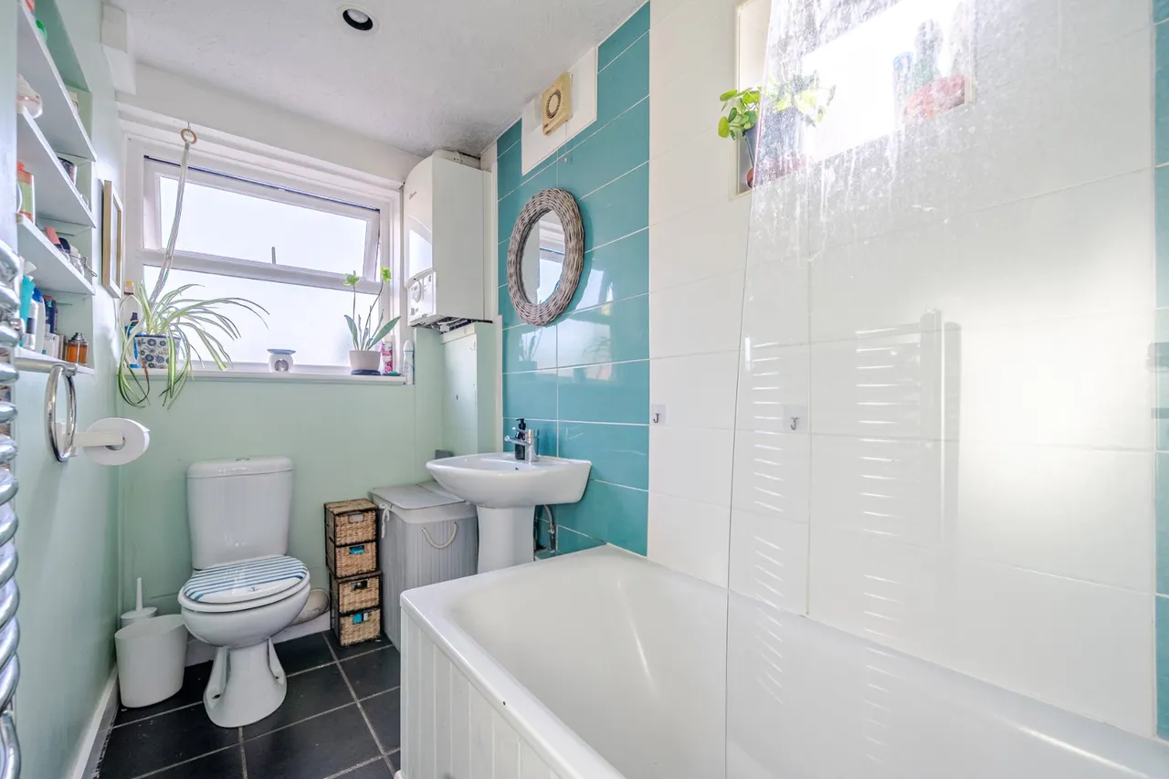 Kings Road, Farncombe, GU7, photo 12