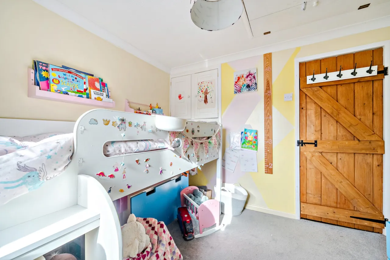 Kings Road, Farncombe, GU7, photo 11