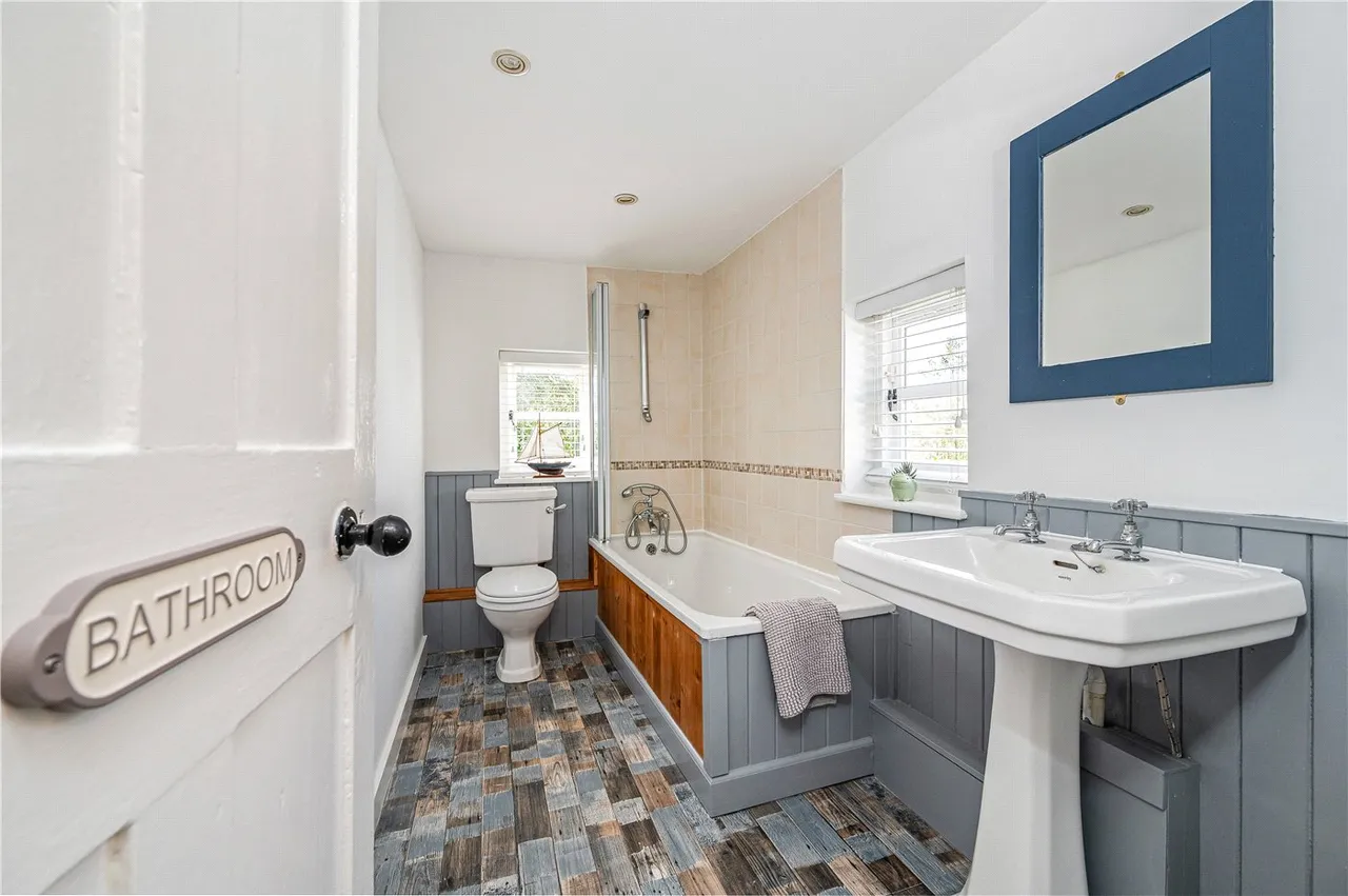Main Road, Nutbourne, PO18, photo 13