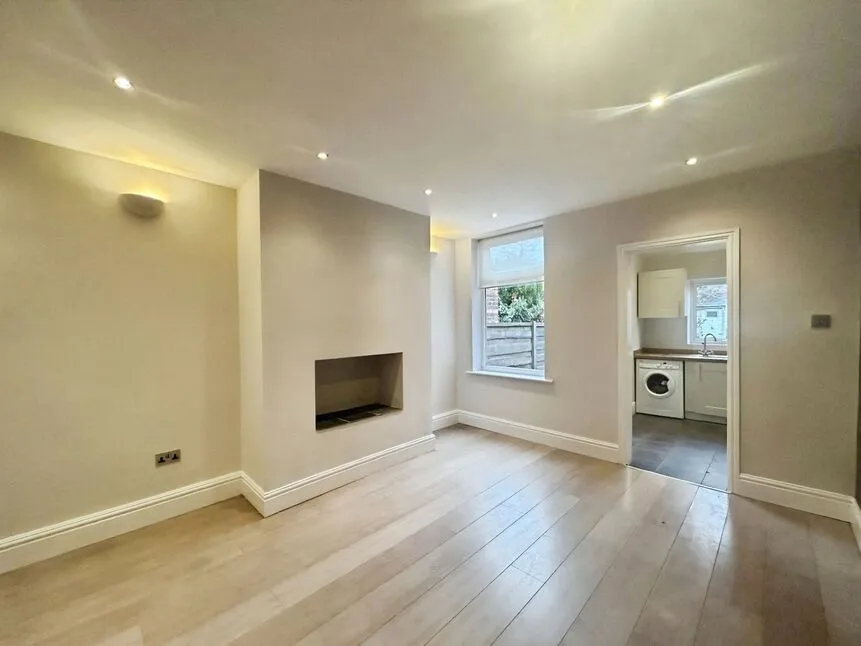 Warren Road, Stockport, SK3, photo 2