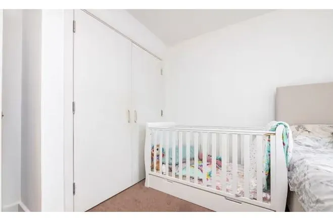 5 Zenith Close, London, photo 11