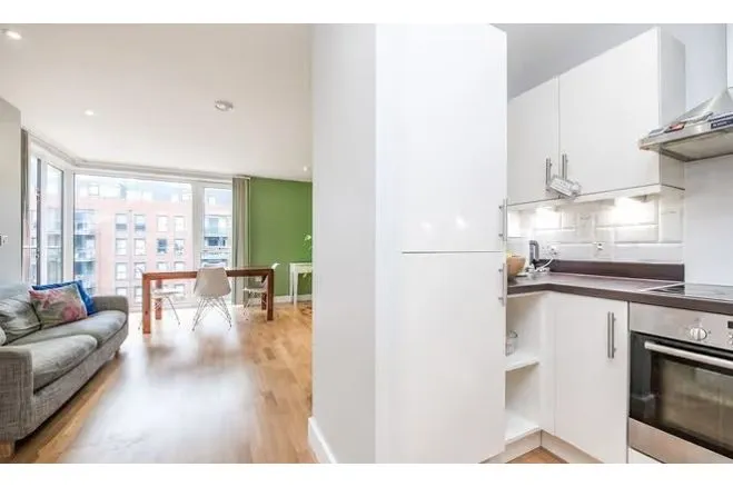 5 Zenith Close, London, photo 6