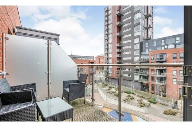 5 Zenith Close, London, photo 4