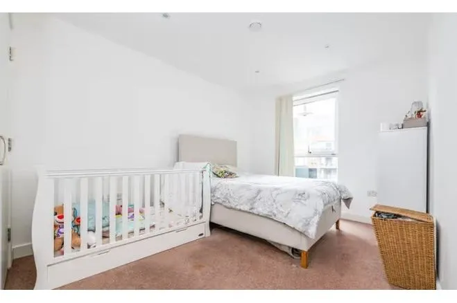 5 Zenith Close, London, photo 10