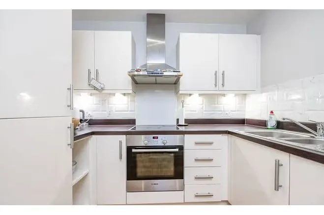 5 Zenith Close, London, photo 8
