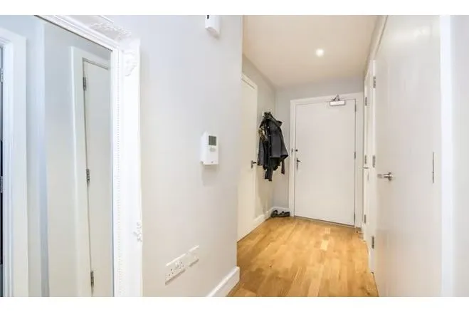 5 Zenith Close, London, photo 9