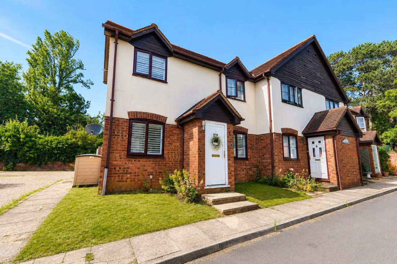 1 bed property for sale — Church Lane, Stevenage, Herts, SG1 3BZ