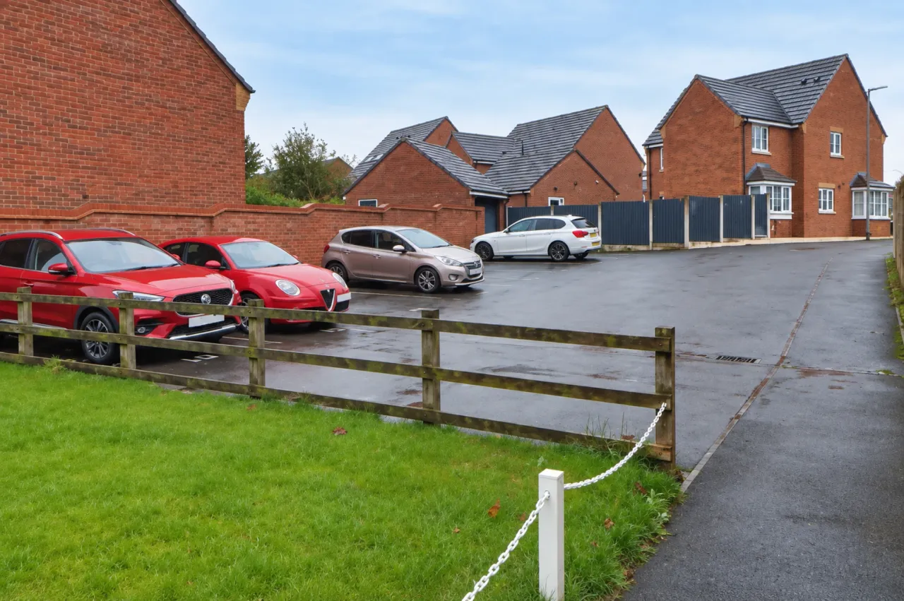 Bullhurst Close, Talke, photo 12