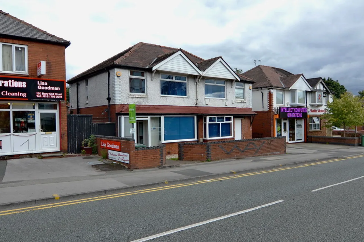 property to rent, Bury Old Road, Whitefield, M45