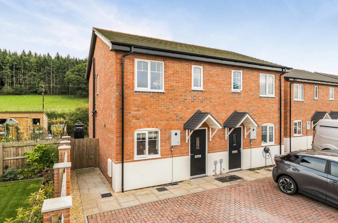 2 bed house for sale, Maesderw, Sarn