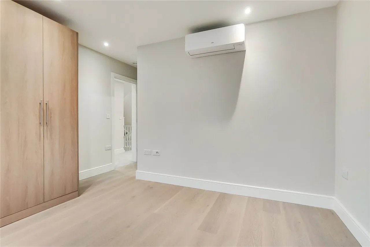 Bridge Lane, London, NW11, photo 20