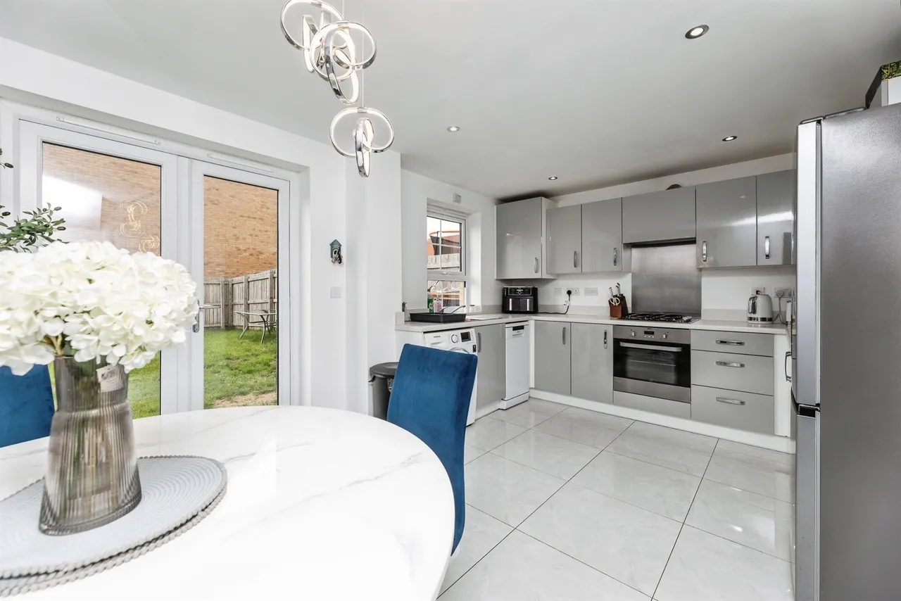 Crown Avenue, East Ardsley, WF3, photo 3